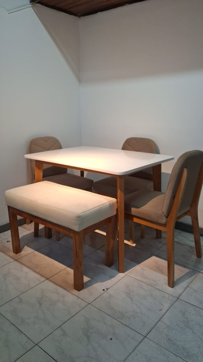 Comedor Base Thiago + Sillas Portugal + Butaco Río — Outlet