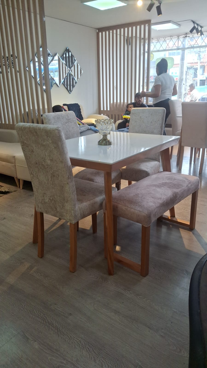 Comedor Base Kioto + Sillas Río + Butaco España (Fargo beige) — Outlet